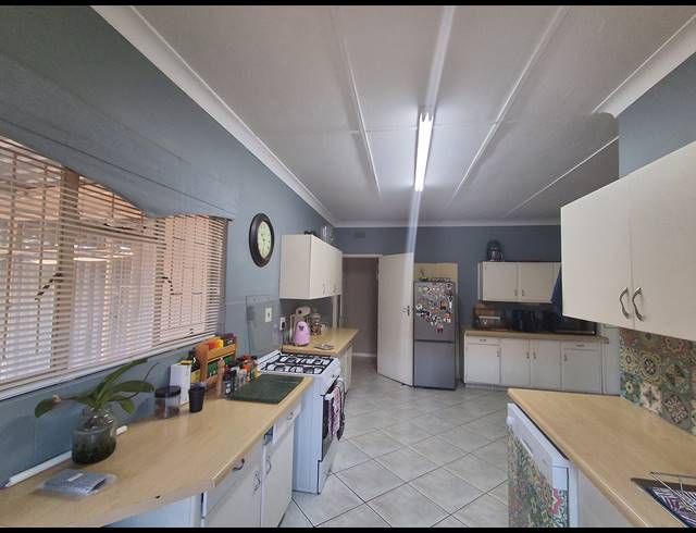 4 BEDROOM FREESTANDING FOR SALE IN FLAMWOOD